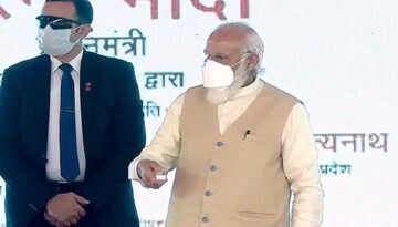 प्रधानमंत्री नरेंद्र मोदी ने वाराणसी-प्रयागराज 6-लेन हाइवे के चौड़ीकरण का लोकार्पण किया. 73 किलोमीटर के इस हाइवे के चौड़ीकरण पर 2447 करोड़ रुपया खर्च किया गया.