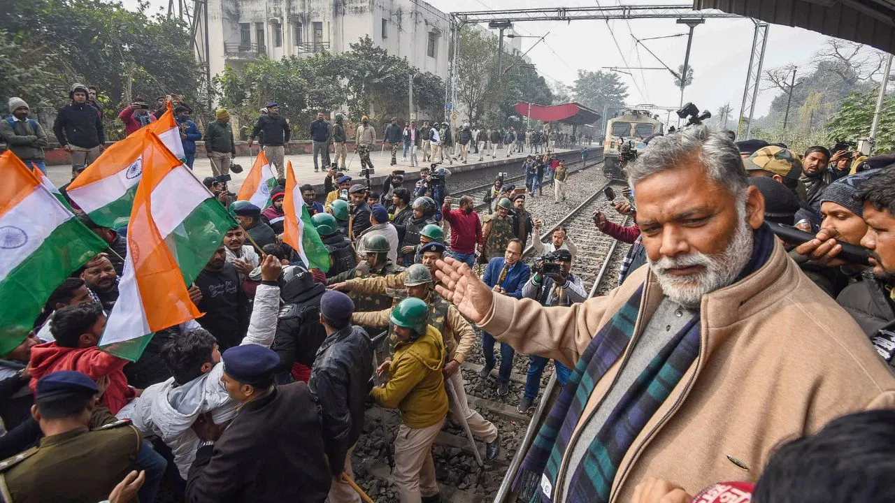 हिरासत में पप्पू यादव…बिहार बंद के दौरान पटना की सड़कों पर हंगामा-आगजनी