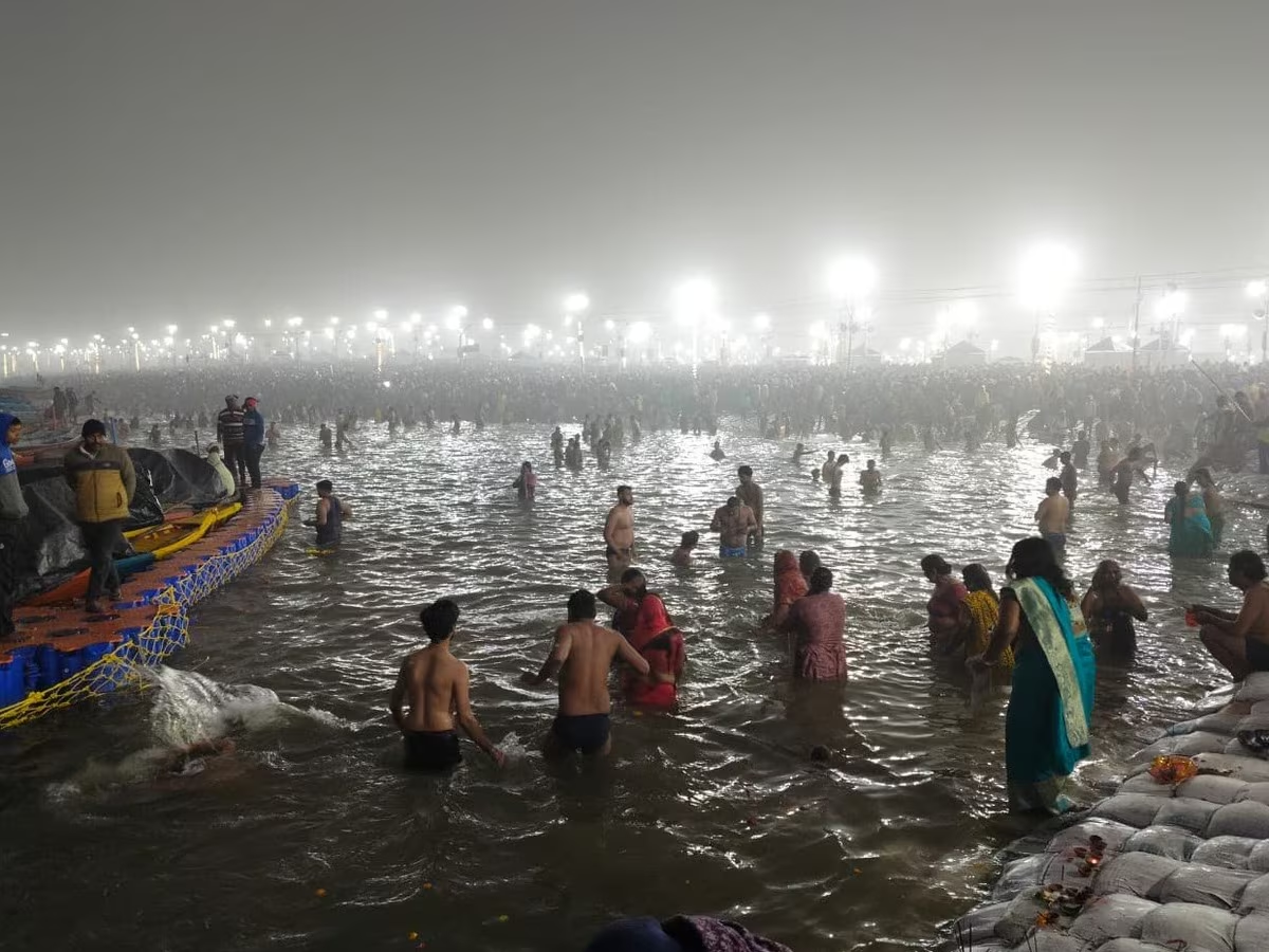 महाकुंभ के दूसरे अमृत स्नान के दिन है अमावस्या तिथि, डुबकी लगाने के साथ ही करें ये 3 काम