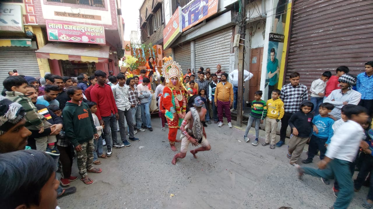 सनातन धर्मार्थ ट्रस्ट के तत्वाधान में श्री राम लाल प्राण प्रतिष्ठा की वर्षगांठ पर श्री रामलला भव्य शोभा यात्रा निकाली गई