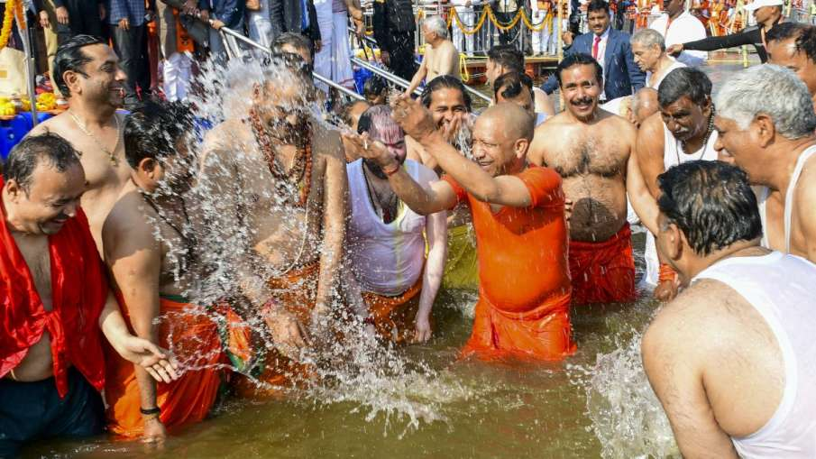 प्रयागराज महाकुंभ पर्व का 11वां दिन आज, सुबह से लाखों लोग कर चुके त्रिवेणी में स्नान