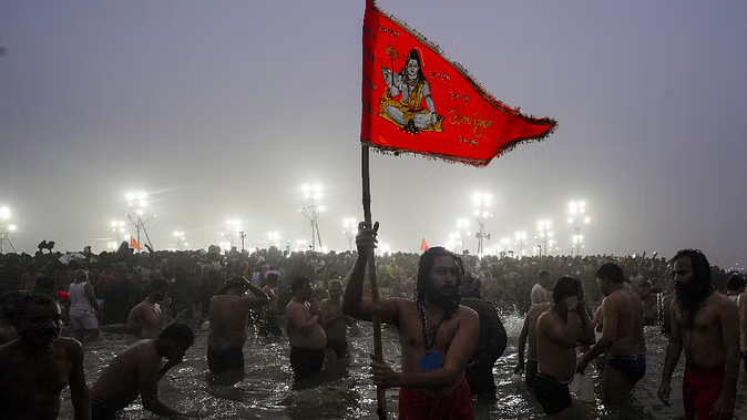 संतों का आह्वान, हर हिंदू परिवार में हो कम से कम तीन बच्चों का जन्म; बांग्लादेश में हो रहे अत्याचार