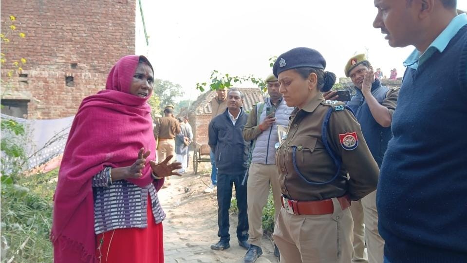 डीआईजी के निर्देश पर प्रीती के मौत मामले की जांच करने पहुंची सीओं स्वर्णिमा सिंह