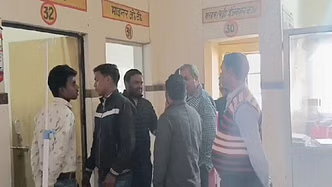 रात में खाना खाकर सोए, सुबह इस हाल में मिले परिवार के 13 लोग, मोहल्लेवाले रह गए दंग