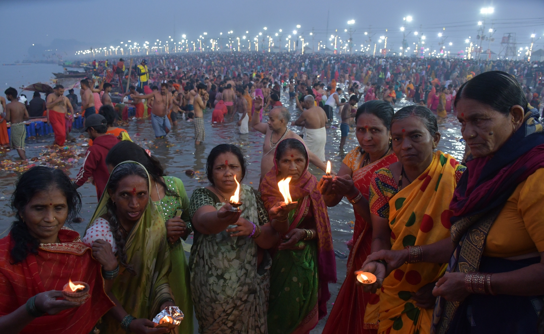 महाकुंभ  के बाद प्रयागराज की सड़कों पर सन्नाटा, लोग बोले- अब कौन पूछेगा संगम किधर है...