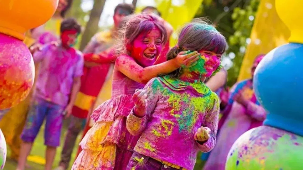 Holi 2025 Date: 14 या 15 मार्च कब है होली? बहुत है कंफ्यूजन, यहां देखें सही तारीख