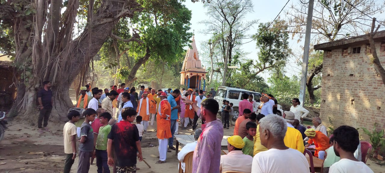 नाथपुर, बस्ती में फगुआ गीतों के साथ मनाई गई रंगों की होली