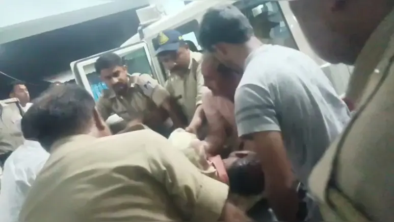 मध्य प्रदेश के मऊगंज में  लाठी-डंडों और पत्थरों से पुलिस कर्मियों पर ग्रामीणों ने किया हमला, ASI की मौत, कई गंभीर घायल