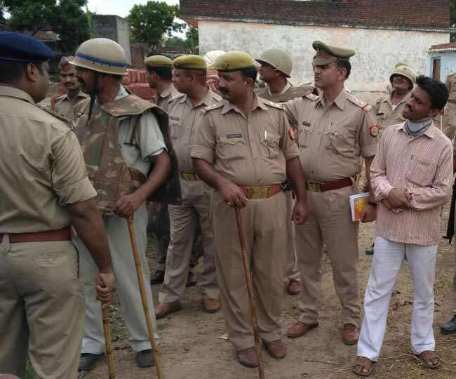 भारी फोर्स पहुंचा गोरखपुर के गांव, बूचड़खाना बंद कराकर 50 लोगों पर मुकदमा