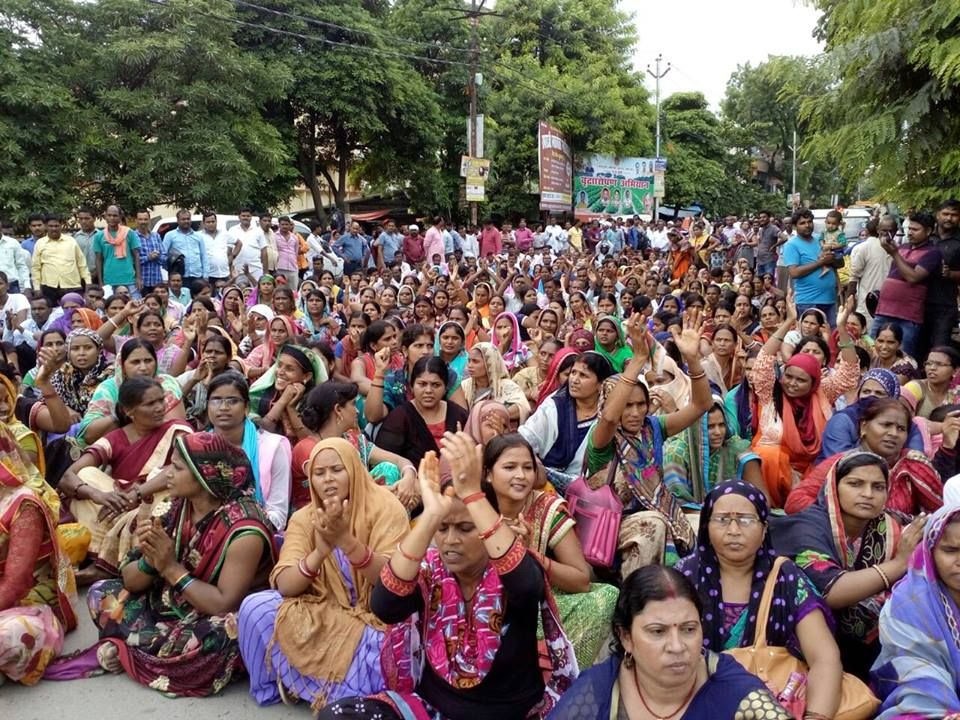 खुशखबरी: समायोजन रद्द पर किसी शिक्षामित्र को नहीं हटाएगी योगी सरकार